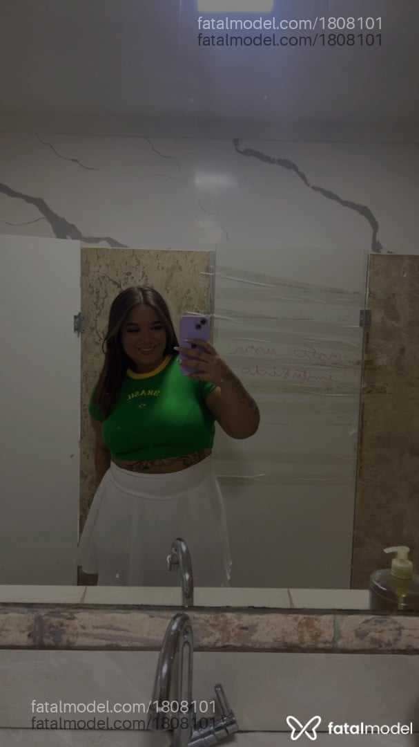 Acompanhante mulher com cabelo castanho de olhos castanhos em Brasília - Rebeca