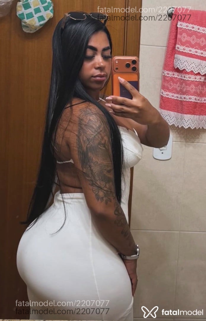 Acompanhante mulher morena (o) de olhos pretos - Rebeca