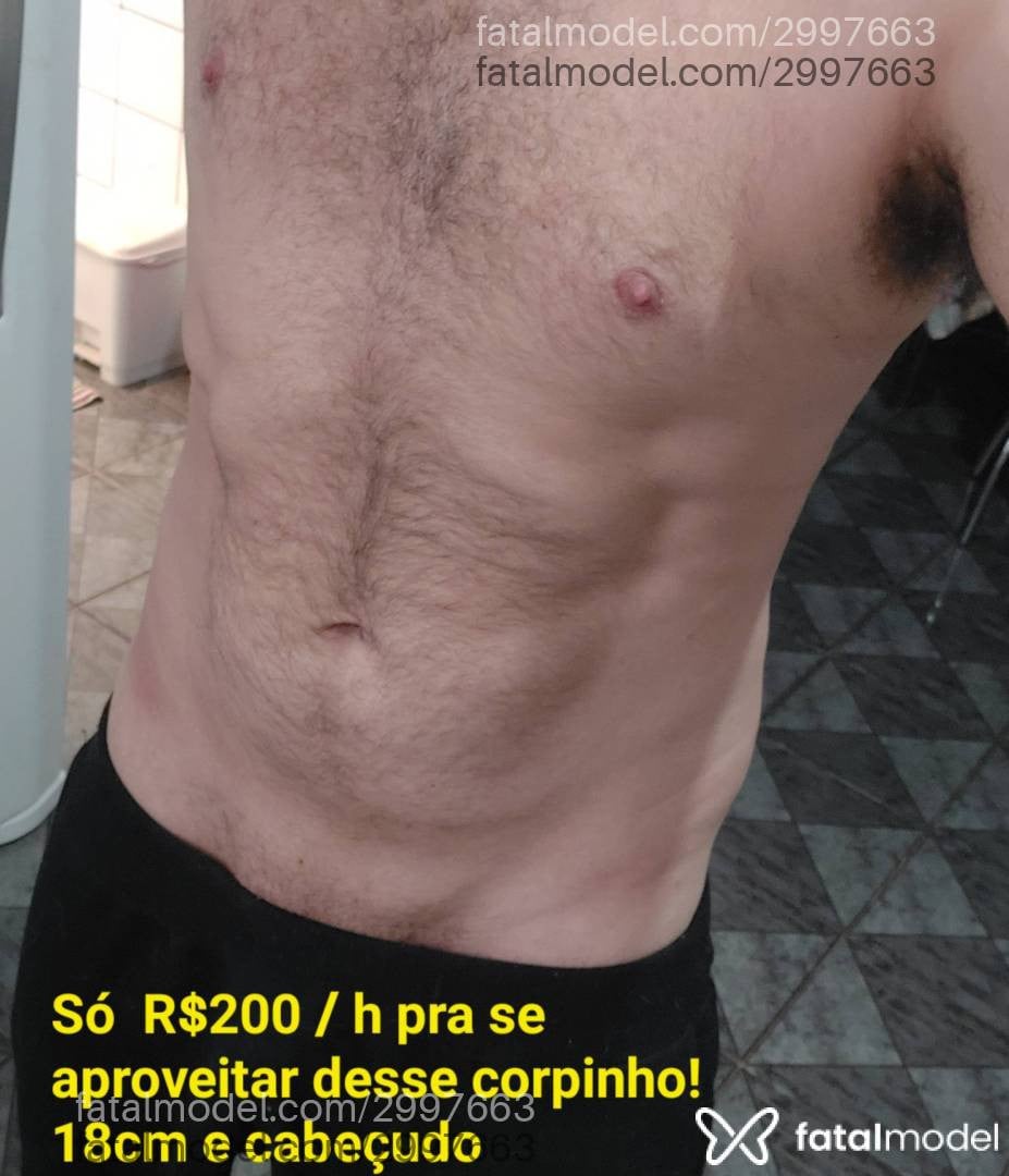 Acompanhante homem com cabelo castanho de olhos castanhos - Sahmael Acompanhante homem com cabelo castanho de olhos castanhos - Sahmael