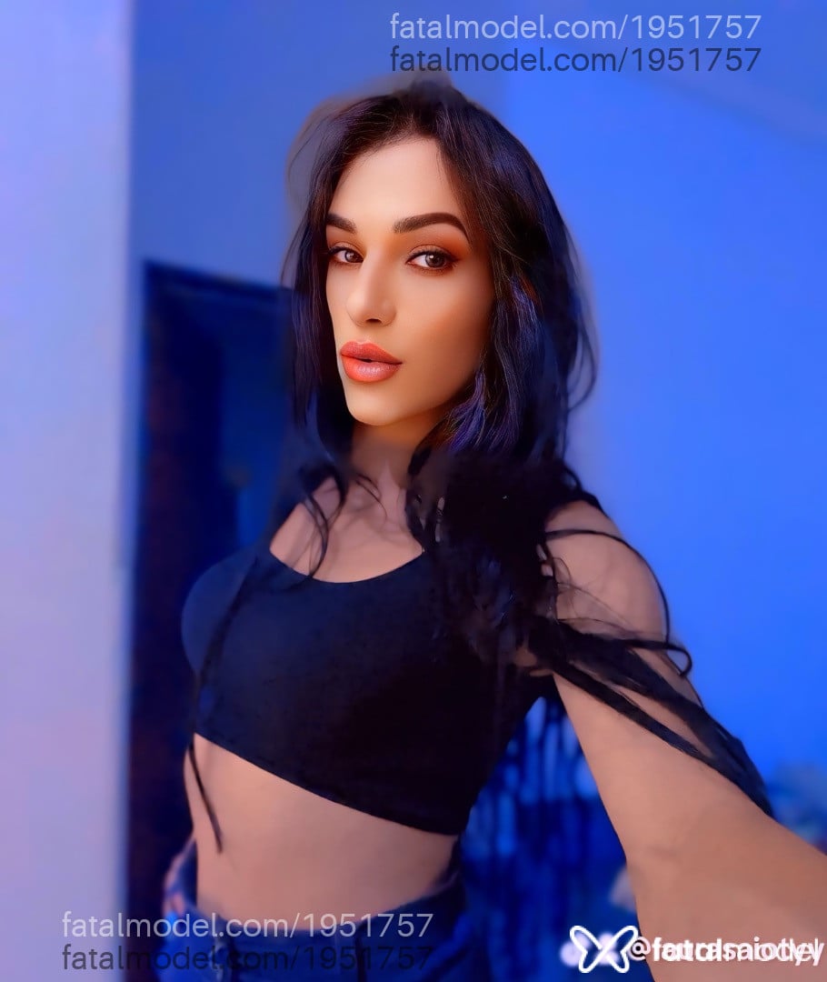Acompanhante mulher trans morena (o) de olhos verdes em Trindade - Laura