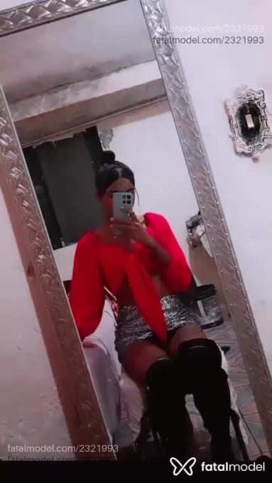 Acompanhante mulher trans morena (o) de olhos castanhos - Maaaira Acompanhante mulher trans morena (o) de olhos castanhos - Maaaira