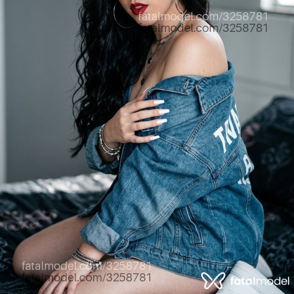 Acompanhante mulher morena (o) de olhos castanhos - Rafaela