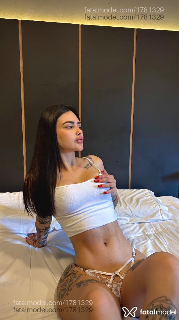 Acompanhante mulher com cabelo castanho de olhos mel - Bianca Alves