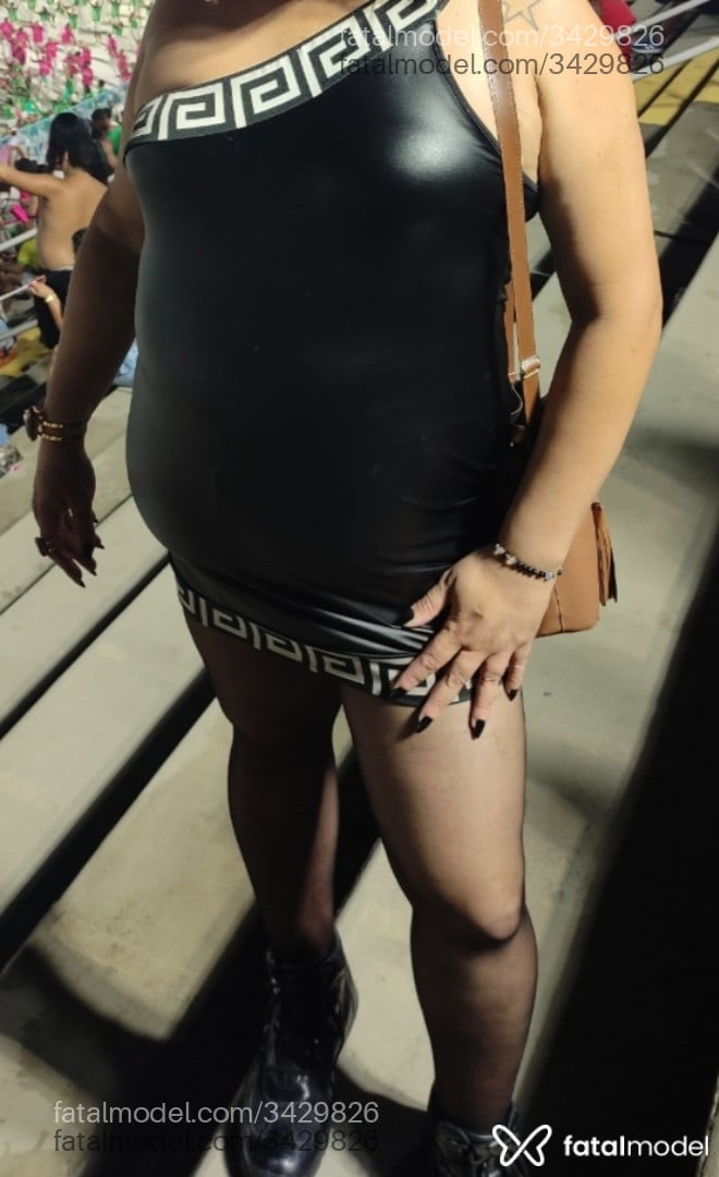 Acompanhante mulher trans com cabelo castanho de olhos castanhos em Rio de Janeiro - Nicki Thompson