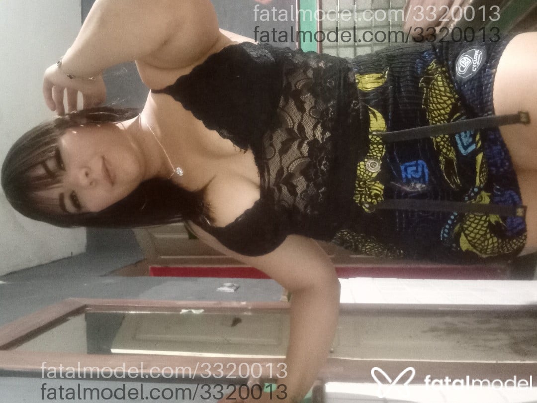 Acompanhante mulher com cabelo castanho de olhos castanhos - Yndiia Acompanhante mulher com cabelo castanho de olhos castanhos - Yndiia