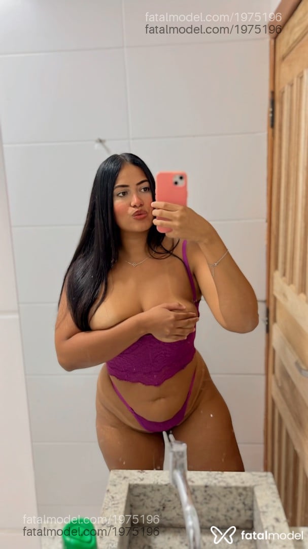 Acompanhante mulher com cabelo castanho de olhos castanhos - Juliana