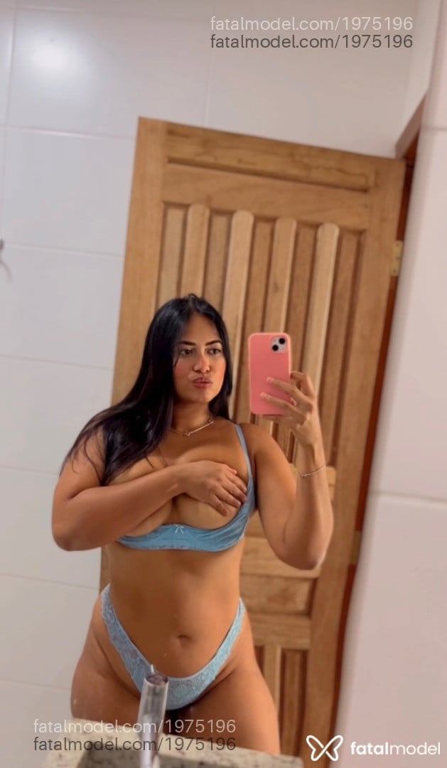 Acompanhante mulher com cabelo castanho de olhos castanhos - Juliana