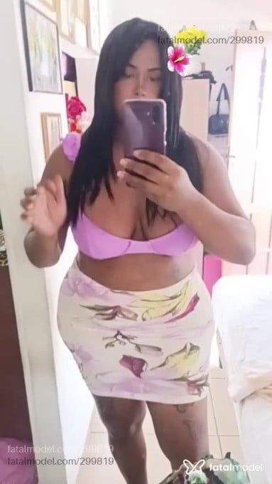 Acompanhante travesti com cabelo castanho de olhos castanhos em Teresópolis Acompanhante travesti com cabelo castanho de olhos castanhos em Teresópolis - Valesca