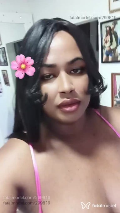 Acompanhante travesti com cabelo castanho de olhos castanhos em Teresópolis Acompanhante travesti com cabelo castanho de olhos castanhos em Teresópolis - Valesca