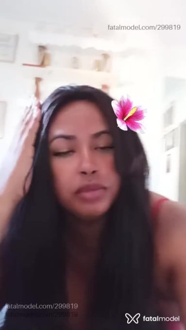 Acompanhante travesti com cabelo castanho de olhos castanhos em Teresópolis Acompanhante travesti com cabelo castanho de olhos castanhos em Teresópolis - Valesca