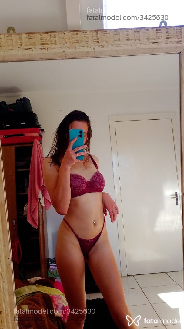 Acompanhante mulher loira (o) de olhos azuis - Sofia Mendes