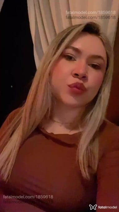 Acompanhante mulher loira (o) de olhos castanhos em Tubarão Acompanhante mulher loira (o) de olhos castanhos em Tubarão - Lya