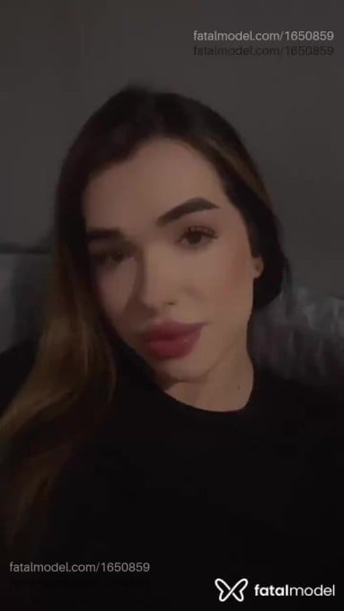Acompanhante mulher trans com cabelo castanho de olhos mel em Capão da Canoa Acompanhante mulher trans com cabelo castanho de olhos mel em Capão da Canoa - MoneyGirl