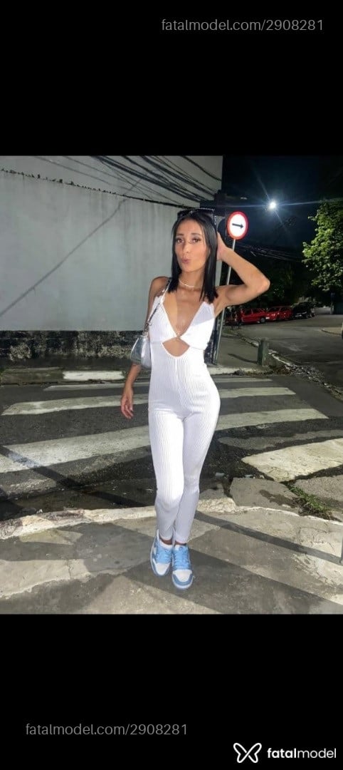 Acompanhante mulher morena (o) de olhos pretos - Kamilinha Acompanhante mulher morena (o) de olhos pretos - Kamilinha