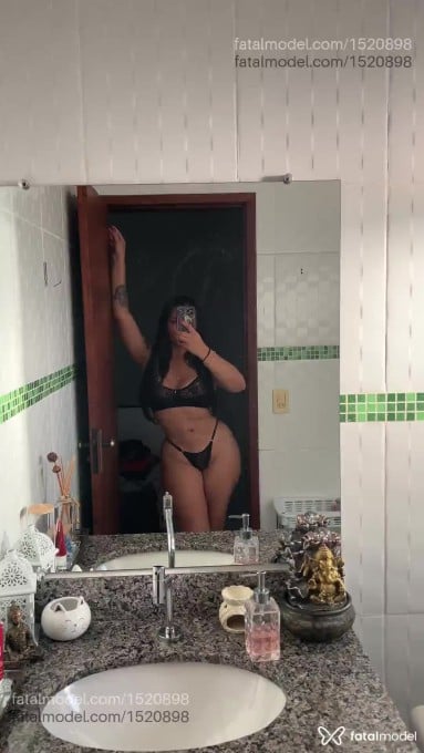Acompanhante mulher morena (o) de olhos pretos em Araxá Acompanhante mulher morena (o) de olhos pretos em Araxá - Dany Ferrary