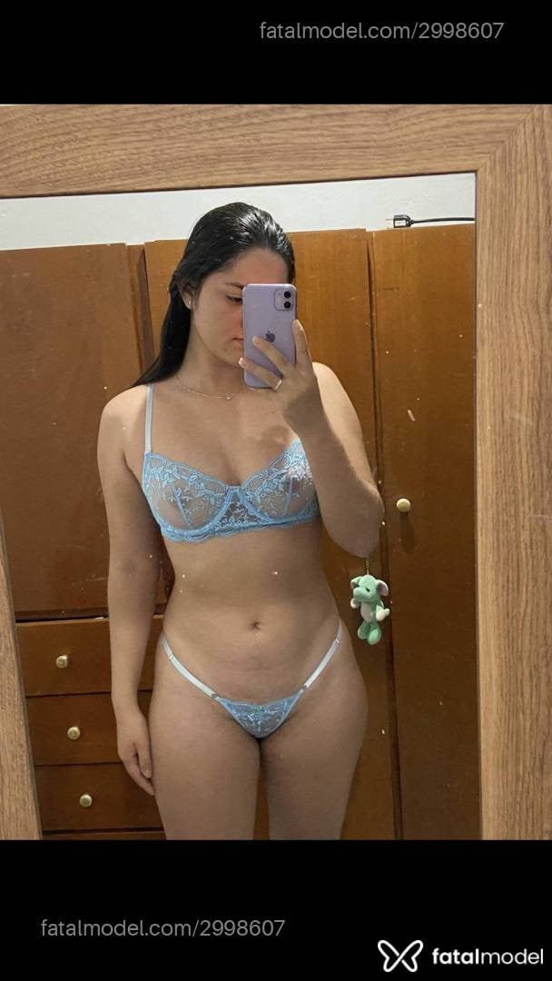 Acompanhante mulher loira (o) de olhos castanhos em Virtual - Beatriz