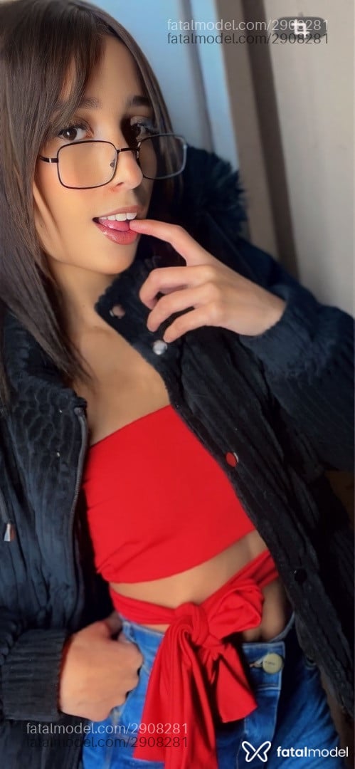 Acompanhante mulher morena (o) de olhos pretos - Kamilinha Acompanhante mulher morena (o) de olhos pretos - Kamilinha