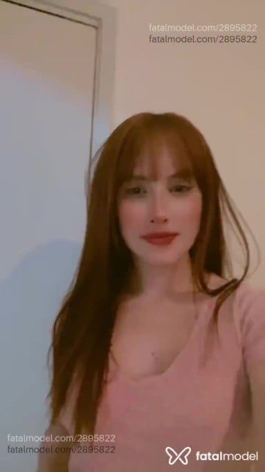 Acompanhante mulher ruiva (o) de olhos castanhos - Julie