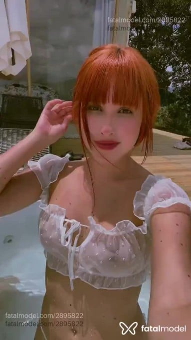 Acompanhante mulher ruiva (o) de olhos castanhos - Julie