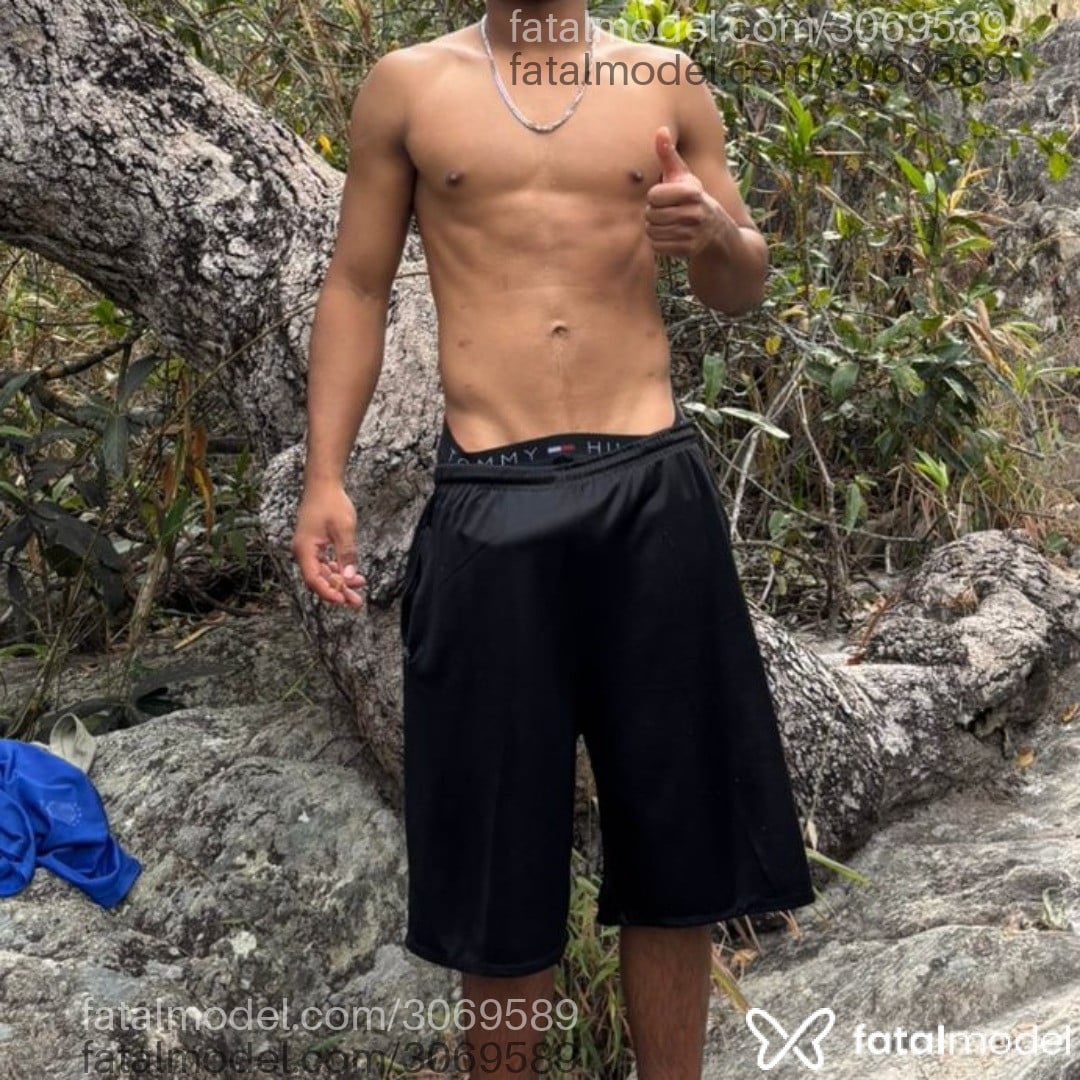 Acompanhante homem morena (o) de olhos castanhos em Virtual - Menorzin