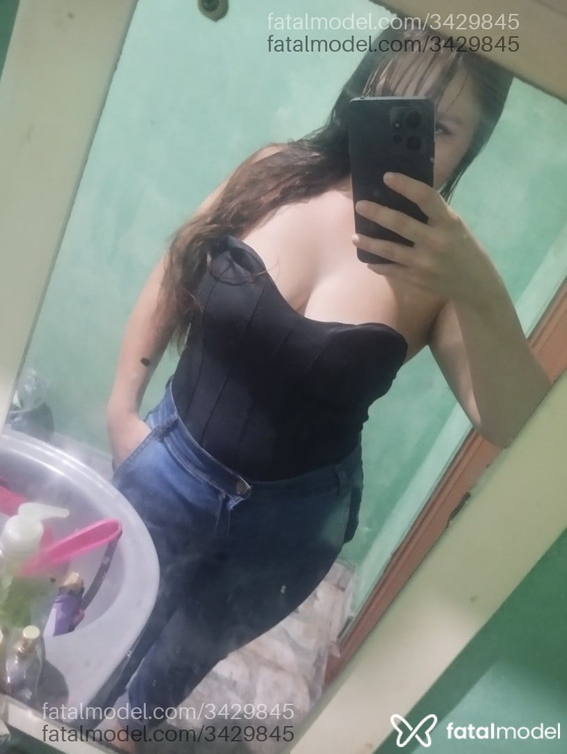 Acompanhante mulher com cabelo castanho de olhos castanhos em Siqueira Campos - Grazieli Gonçalves