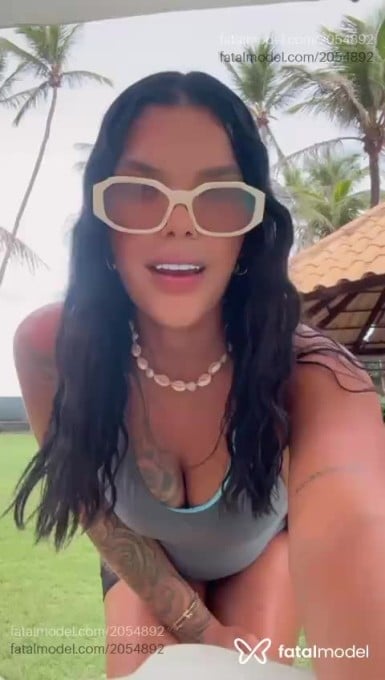 Acompanhante mulher com cabelo castanho de olhos castanhos - Monique Macedo Acompanhante mulher com cabelo castanho de olhos castanhos - Monique Macedo