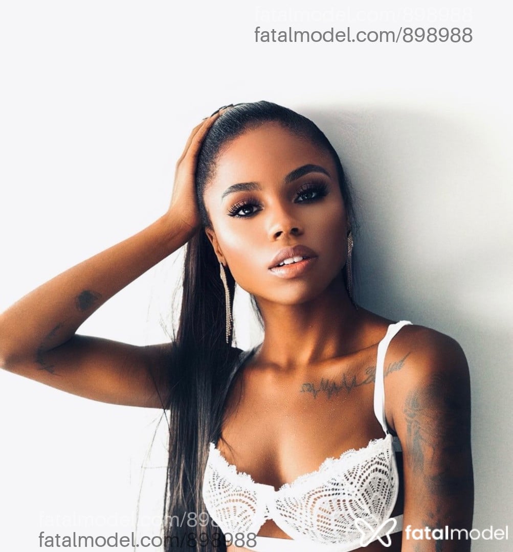 Acompanhante mulher com cabelo castanho de olhos castanhos em Criciúma - Giovanna Ricci