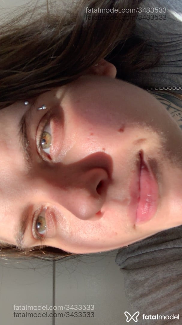 Acompanhante mulher loira (o) de olhos verdes em Maringá Acompanhante mulher loira (o) de olhos verdes em Maringá - Bruna