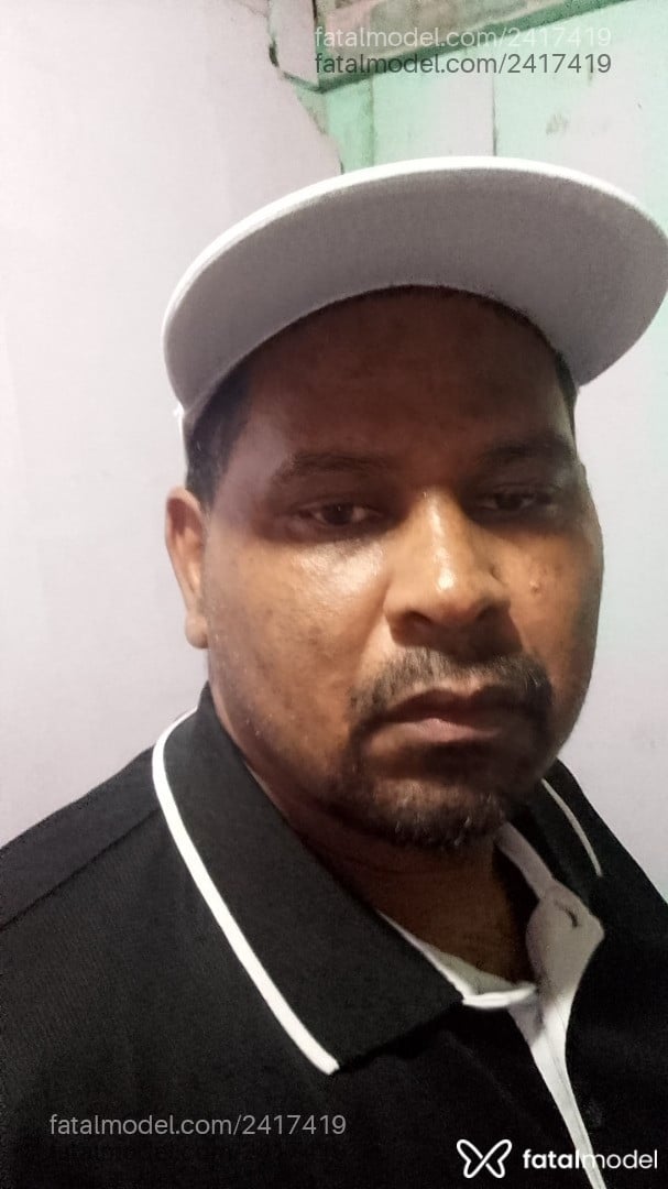 Acompanhante homem morena (o) de olhos pretos - Roberto