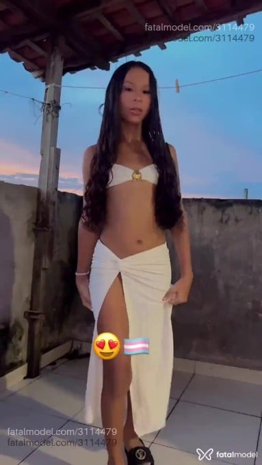 Acompanhante mulher trans morena (o) de olhos pretos - Cristiny Acompanhante mulher trans morena (o) de olhos pretos - Cristiny