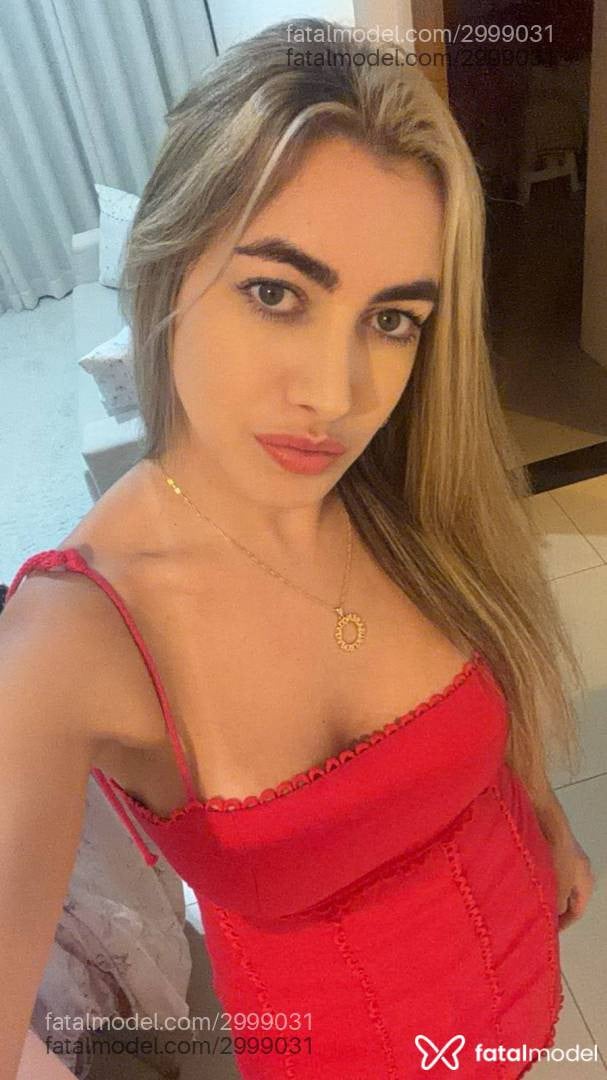 Acompanhante mulher loira (o) de olhos verdes - Lara Alcântara