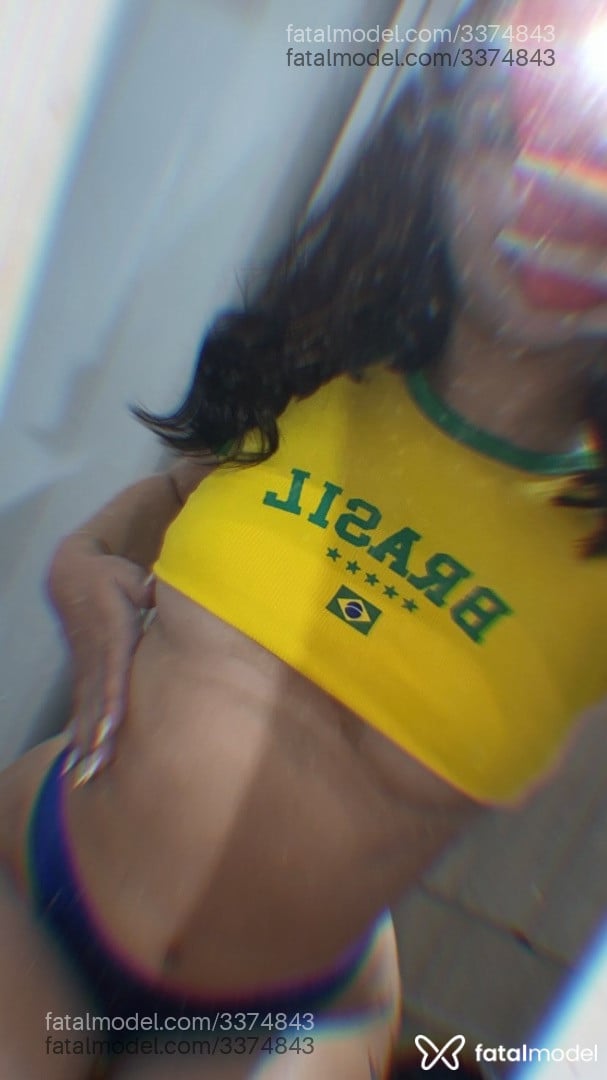 Acompanhante mulher com cabelo castanho de olhos castanhos em Virtual Acompanhante mulher com cabelo castanho de olhos castanhos em Virtual - Safira