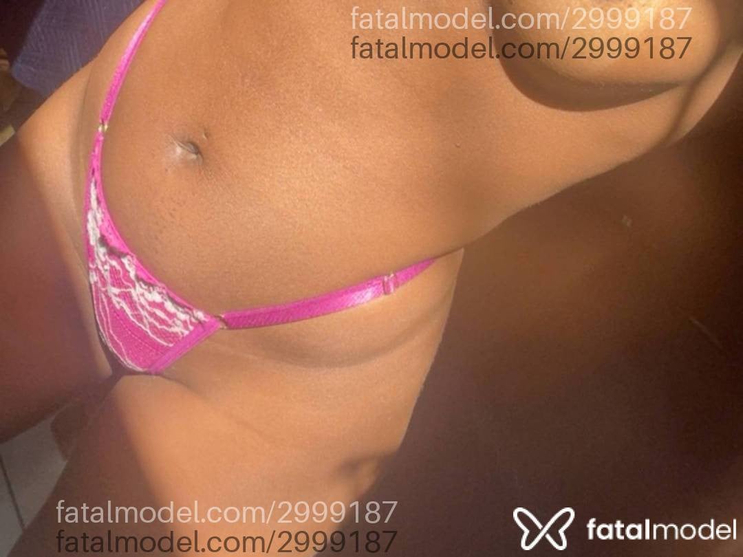 Acompanhante mulher morena (o) de olhos pretos - Lavínia