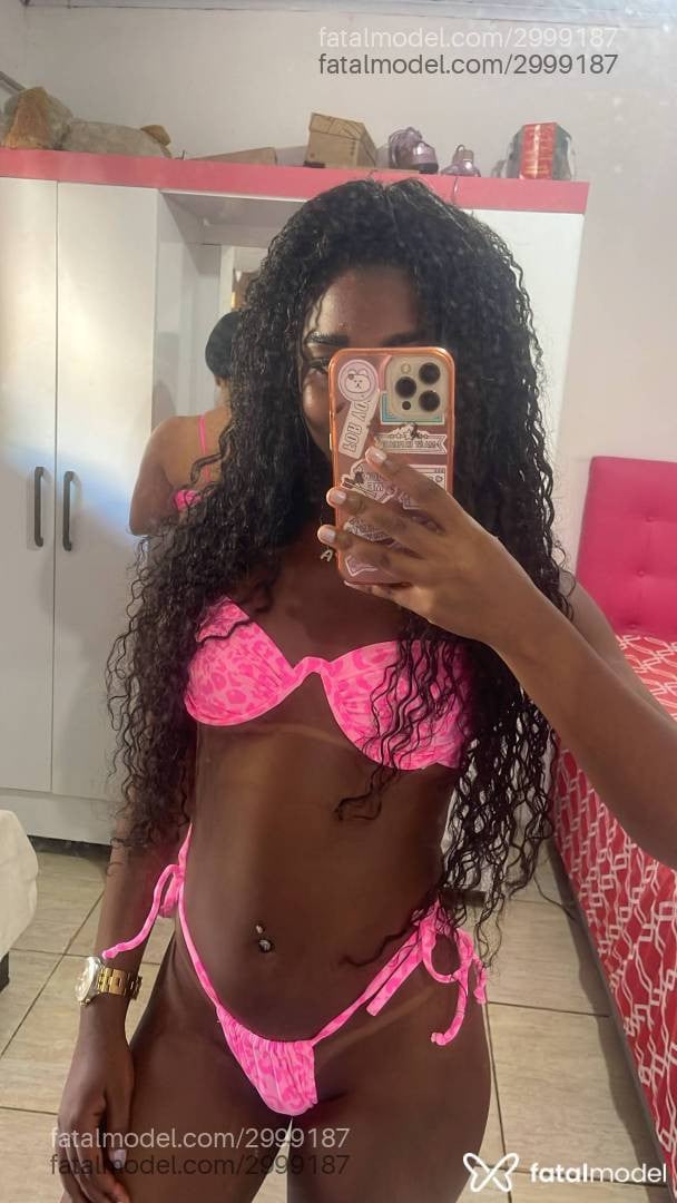 Acompanhante mulher morena (o) de olhos pretos - Lavínia