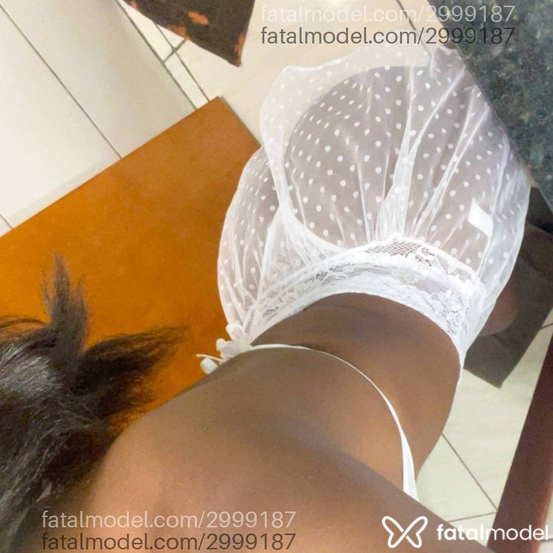 Acompanhante mulher morena (o) de olhos pretos - Lavínia
