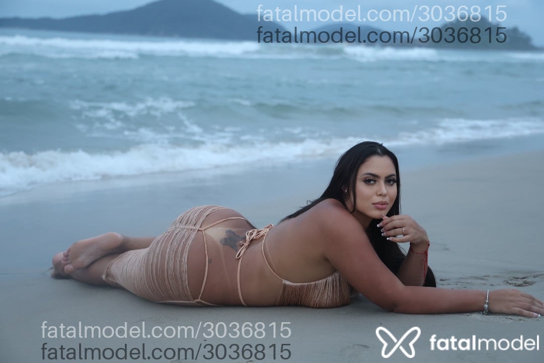 Acompanhante mulher morena (o) de olhos castanhos - Maya Monreal