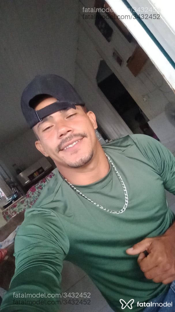 Acompanhante homem com cabelo castanho de olhos pretos em Ji-Paraná - Josiel