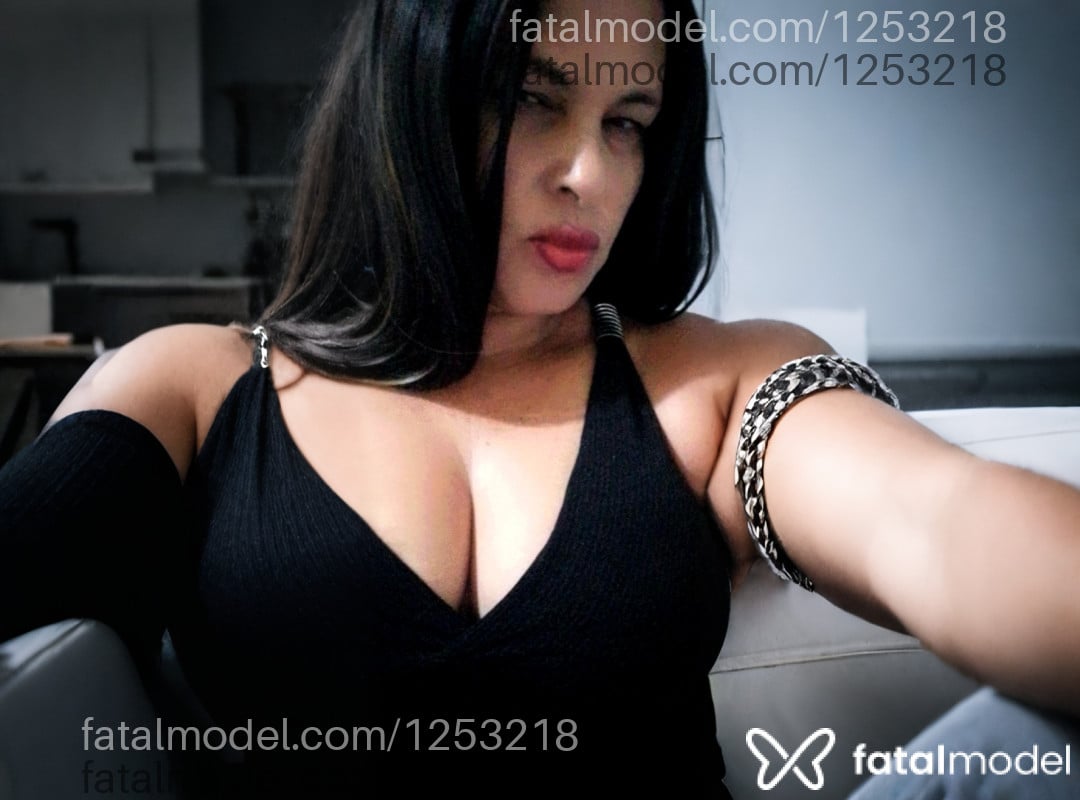 Acompanhante mulher com cabelo castanho de olhos mel em Araçuaí - Dena Moviiik