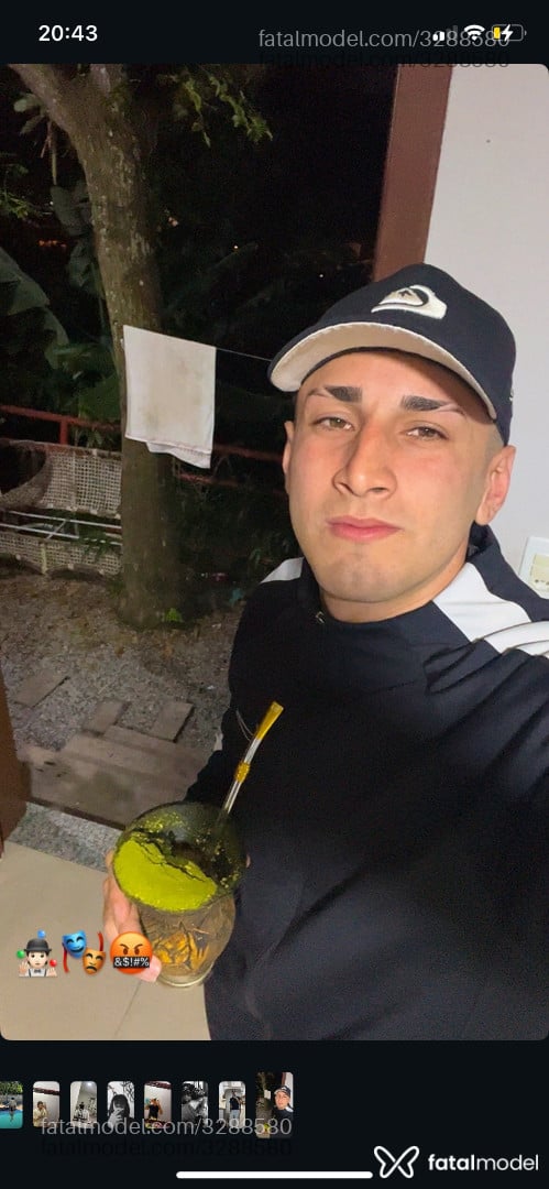 Acompanhante homem com cabelo castanho de olhos castanhos em Florianópolis Acompanhante homem com cabelo castanho de olhos castanhos em Florianópolis - Nando