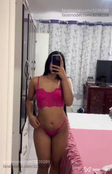 Acompanhante mulher morena (o) de olhos pretos - Ayla Acompanhante mulher morena (o) de olhos pretos - Ayla