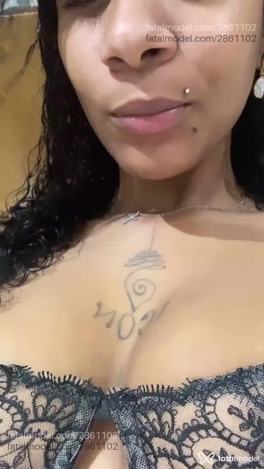 Acompanhante mulher morena (o) de olhos castanhos - Tatah Acompanhante mulher morena (o) de olhos castanhos - Tatah