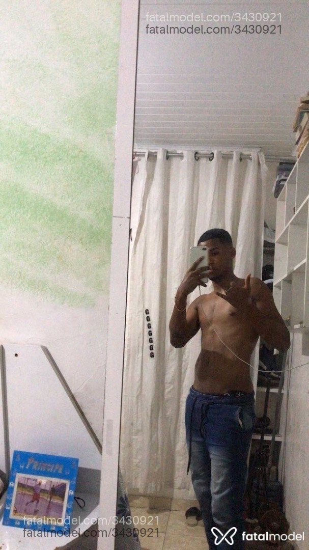 Acompanhante homem com cabelo colorido de olhos pretos em Virtual - Gabriel Santos