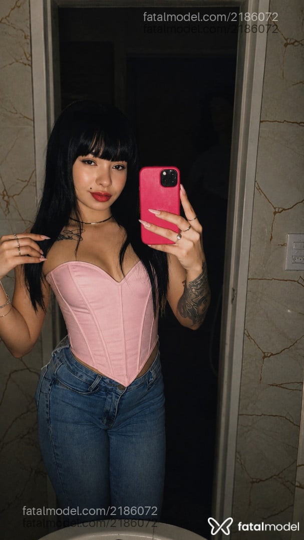 Acompanhante mulher com cabelo castanho de olhos castanhos - Sarah Bratz