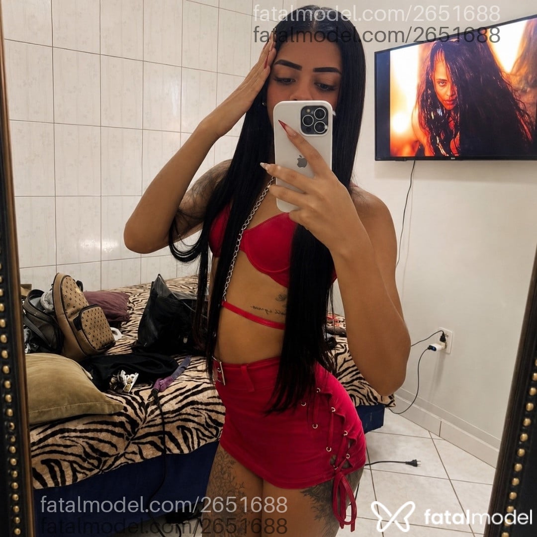 Acompanhante mulher trans com cabelo castanho de olhos pretos em Salvador Acompanhante mulher trans com cabelo castanho de olhos pretos em Salvador - Ester Lopes