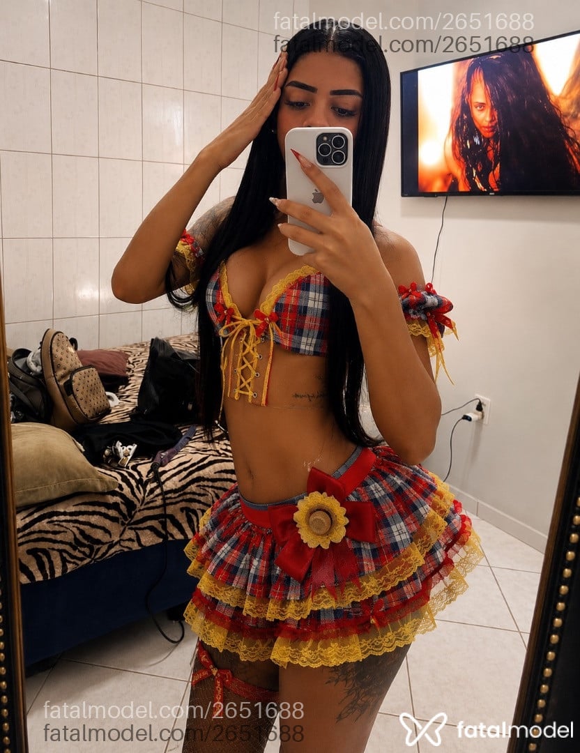 Acompanhante mulher trans com cabelo castanho de olhos pretos em Salvador - Thifany
