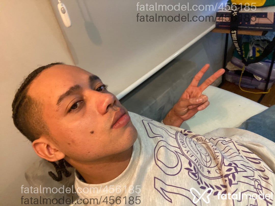 Acompanhante homem morena (o) de olhos castanhos em Curitiba - Daniel Silva