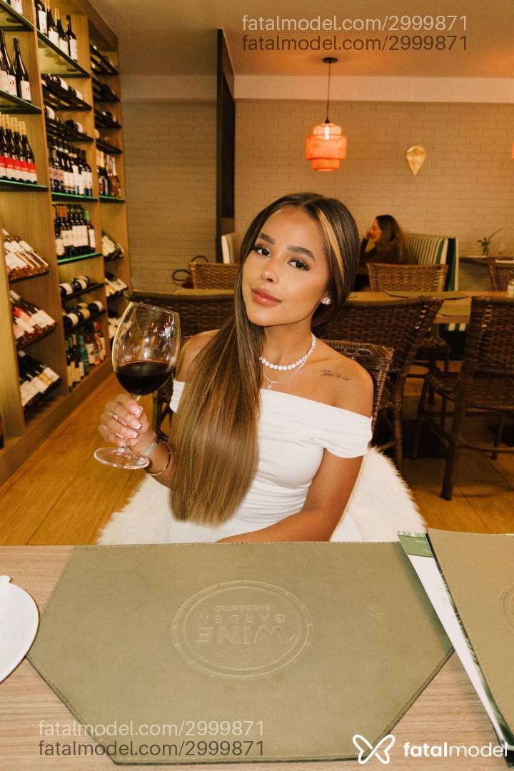 Acompanhante mulher com cabelo castanho de olhos castanhos - Aurora Ayla