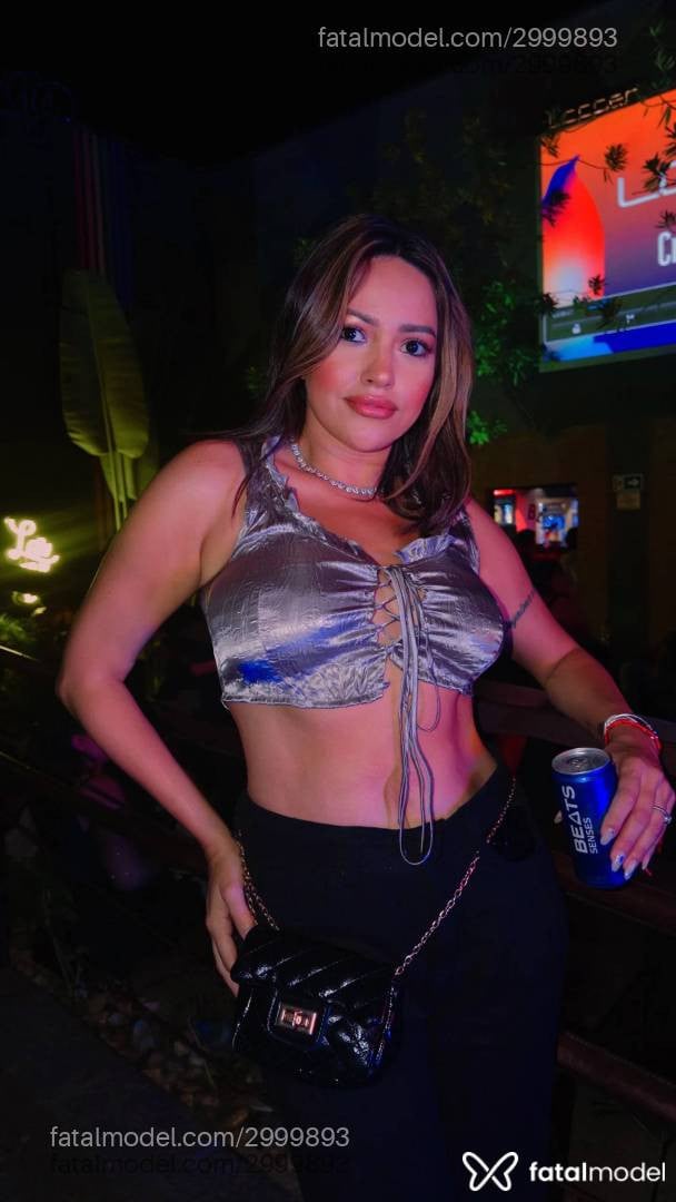 Acompanhante mulher morena (o) de olhos pretos - Liz Siqueira