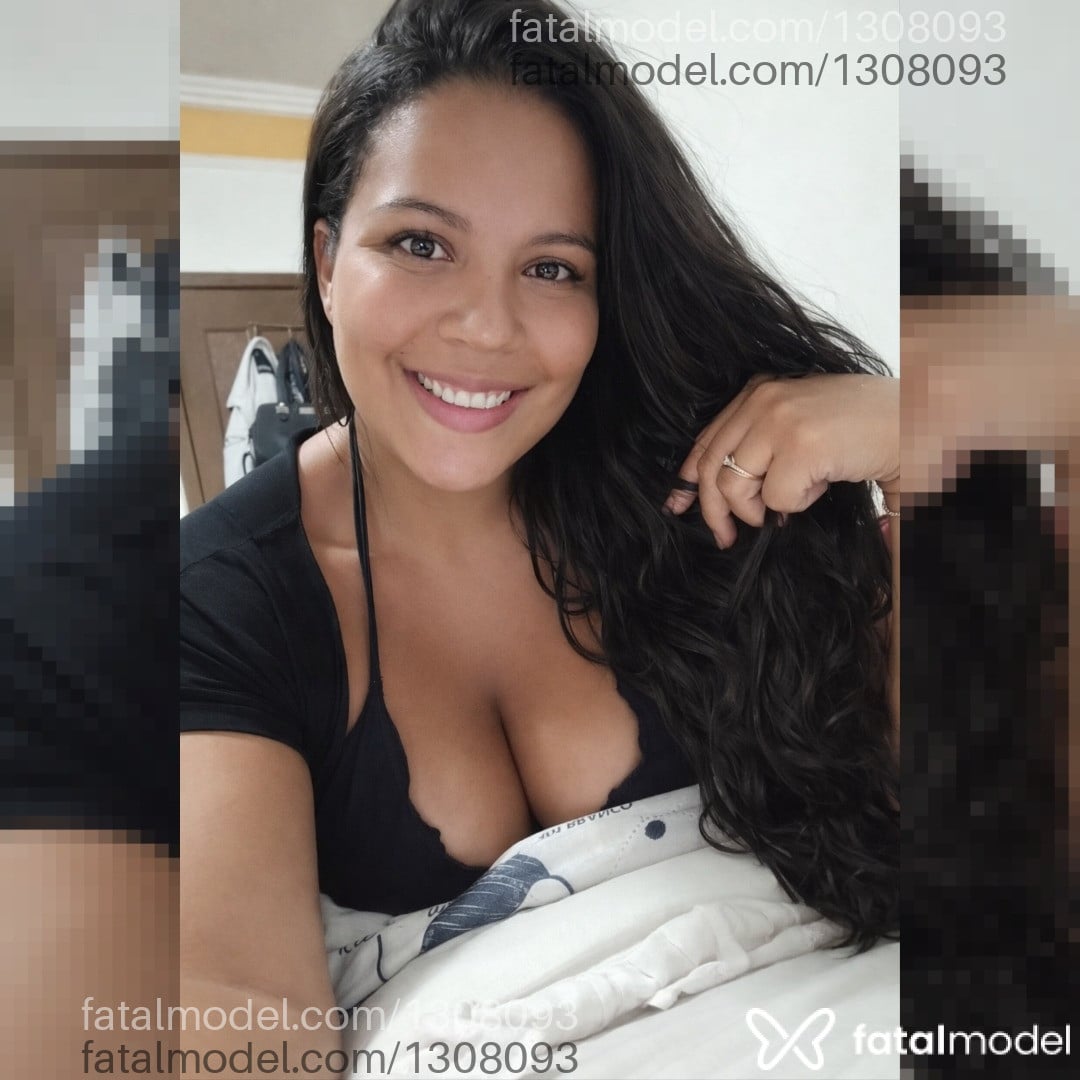Acompanhante mulher com cabelo castanho de olhos castanhos em Joinville Acompanhante mulher com cabelo castanho de olhos castanhos em Joinville - Melissa Mendes