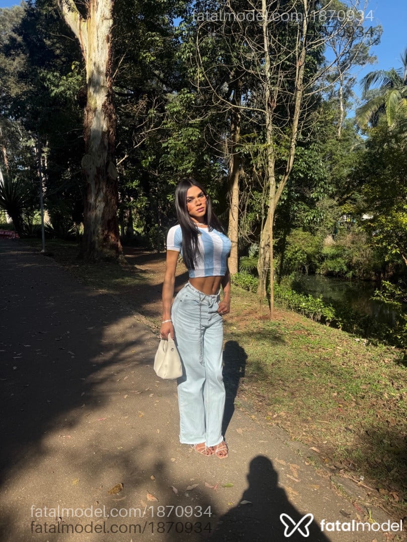 Acompanhante mulher trans morena (o) de olhos pretos - Cristiny Arielly Acompanhante mulher trans morena (o) de olhos pretos - Cristiny Arielly